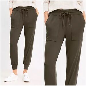 Lou & Grey Luvstretch Olive Jogger Pants